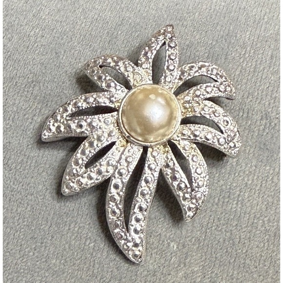 Danecraft Jewelry - Danecraft Silver-tone Floral Brooch with Faux Pearl Center 1.5 x 1.75 inches
